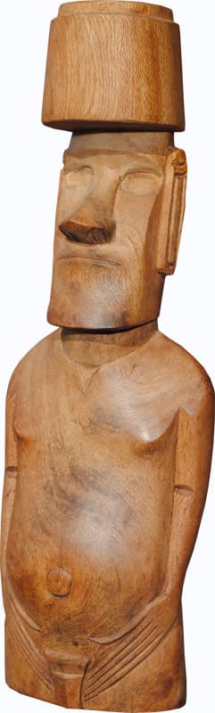 Drewniana figurka moai – pamiątka z Wyspy Wielkanocnej